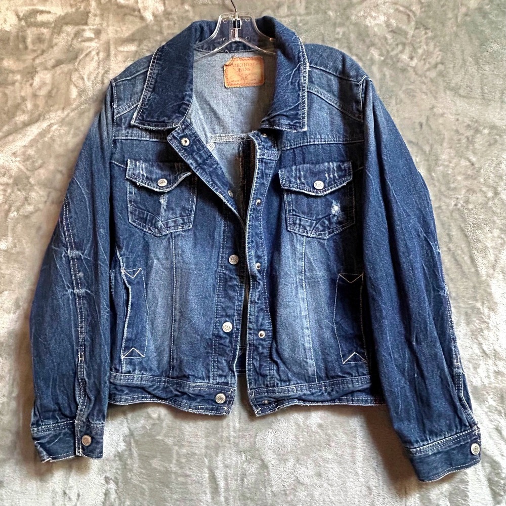 Amethyst Jeans Womens Distressed Denim Trucker Jacket Medium Wash Blue Large ?